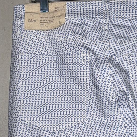 LOFT White Skinny Ankle Pants with Blue Pattern - Picture 9 of 9